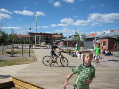 Fruit Farm: wooden deck and the swing