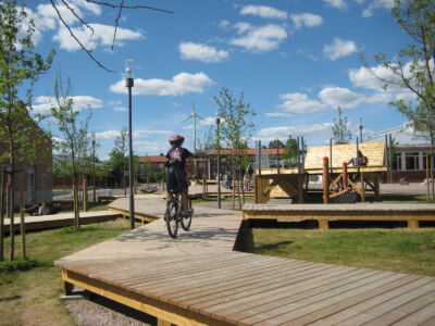 Fruit Farm: wooden deck and elevated platform