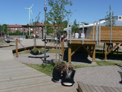 Fruit Farm: wooden deck and elevated platform